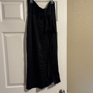 Chic Black Midi Skirt with Bow Accent